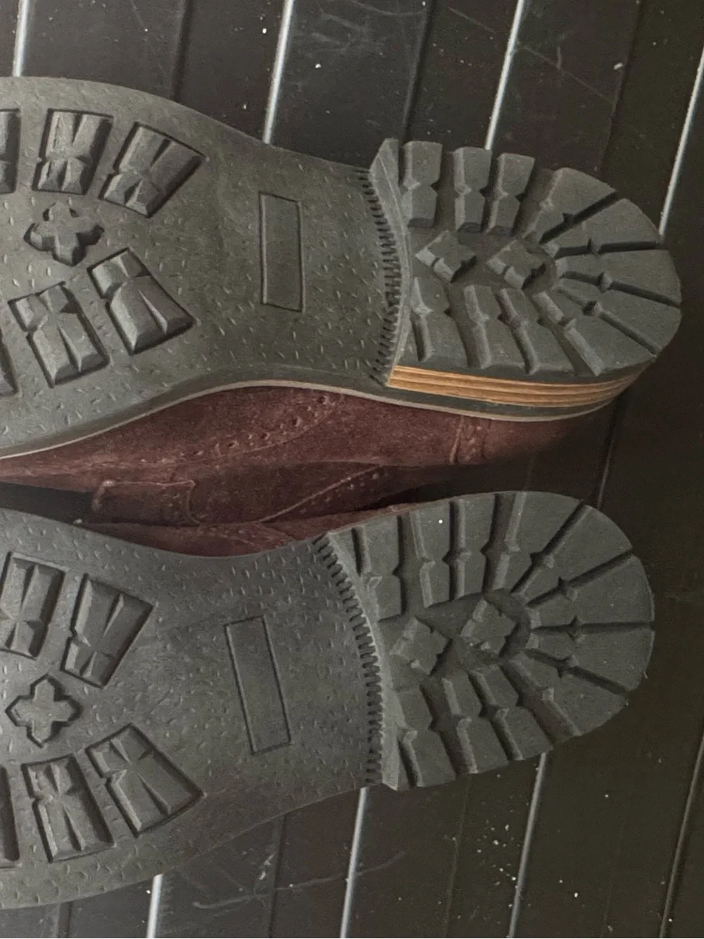 Goaliman brown suede